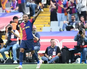 Em jogo eletrizante, Barcelona vira sobre o Real Madrid e se aproxima do título de La Liga