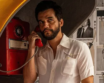 Emocionado, Wagner Moura se pronuncia e celebra prêmio em Cannes