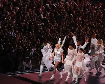 Equipe de Lady Gaga se manifesta sobre ameaça de bomba em show no Rio