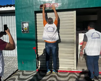Farmácia é interditada por vender receitas falsificadas e medicamentos de forma irregular