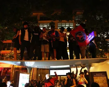 Festa por vitória do PSG na Champions deixa 2 mortos e 192 feridos