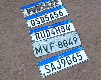 Fortes chuvas causam queda de placas de veículos em Maceió