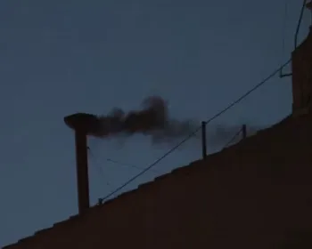 Fumaça preta demorou mais? Entenda os possíveis motivos