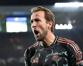 Harry Kane encerra jejum de 16 anos e levanta primeiro título da carreira