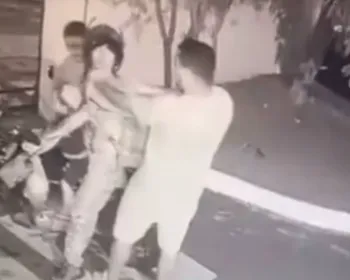 Homem é espancado por torcedores na frente do filho de 3 anos