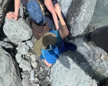 Homem sobrevive após ser esmagado por pedra de 318 kg nos EUA