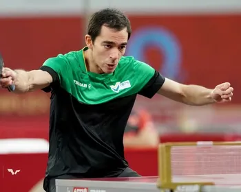 Hugo Calderano vence em menos de 30 minutos e vai às quartas do mundial