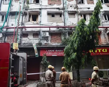 Incêndio em hotel na Índia deixa 14 mortos