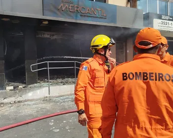 Incêndio supostamente criminoso destrói agência do Banco Mercantil em Arapiraca