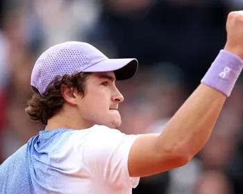 João Fonseca atinge melhor posição no ranking com vitória na estreia em Roland Garros