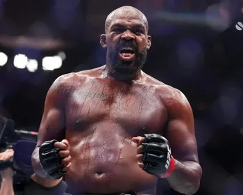 Jon Jones responde críticas por não definir futuro: ‘Já contei meus planos ao UFC’