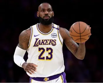 LeBron admite pensar em aposentadoria após eliminação na NBA