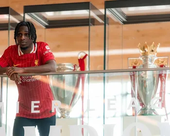 Liverpool anuncia contratação de Frimpong, ex-Bayer Leverkusen