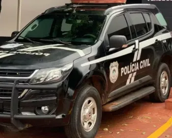 Mãe encontra filhos de 3 e 7 anos bêbados após pai pedir para cuidar das crianças