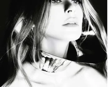 Marina Ruy Barbosa celebra capa de revista mundial: 'Me fez chorar'