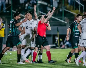 Maringá x Atlético-MG: CBF divulga áudio do VAR em lance polêmico