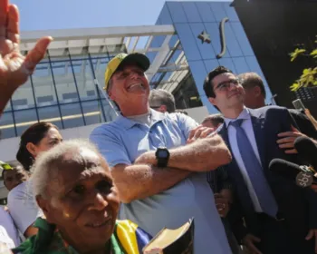 Médicos de Bolsonaro recomendam que ele não vá a ato pela anistia