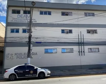 Menino de 11 anos é achado dormindo em caminhão após pai abandoná-lo