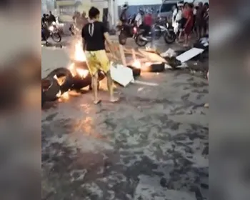Moradores bloqueiam duas avenidas em protesto contra a falta de água