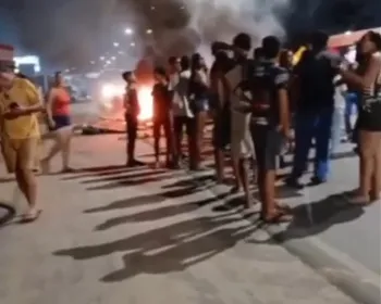 Moradores da Barra Nova bloqueiam rodovia AL-101 Sul para cobrar fornecimento de água