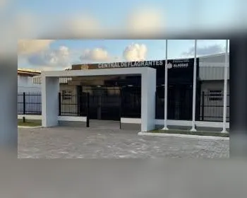 Motorista bate em ônibus, agride condutor e é preso em Maceió