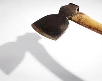 Mulher é decapitada durante ataque com machado em universidade