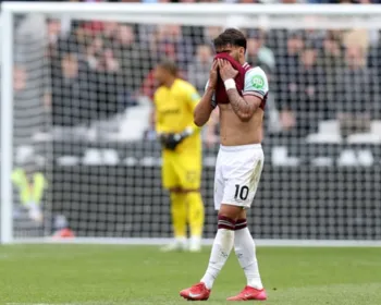 Paquetá chora ao levar cartão amarelo em jogo da Premier League