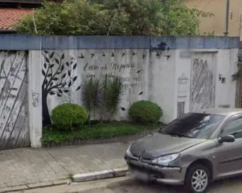 Polícia investiga morte de idosa que caiu no poço do elevador de asilo