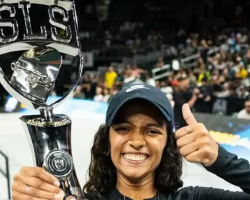Skatista Rayssa Leal é campeã da etapa de Miami no SLS