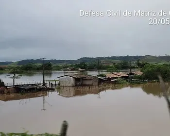 Rios seguem subindo em Alagoas e Defesa Civil monitora áreas de risco