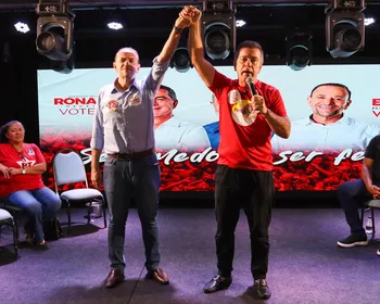 Ronaldo Medeiros recepciona Edinho Silva durante evento em Maceió
