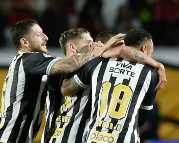 Santos bate Vitória no Barradão e vence primeira sob o comando de Cleber Xavier