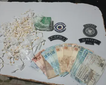 Suspeito foge da PM, colide com viatura e é preso com mais de 400 porções de crack