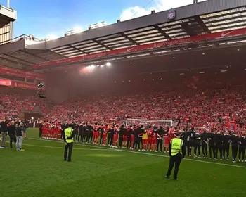 Torcida do Liverpool causa tremores sísmicos em Anfield durante vitória do título