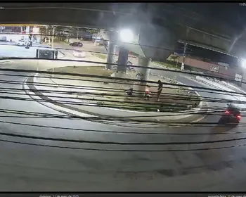 Trio de adolescentes é identificado por incendiar pertences de moradores de rua