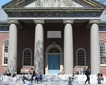 Trump proíbe Harvard de ter estudantes estrangeiros