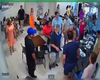 Vídeo: Policial militar de folga salva idoso engasgado em restaurante de Maceió