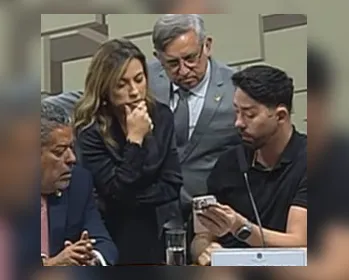 Vídeo: Rico Melquiades joga no Tigrinho durante CPI e ganha R$ 120