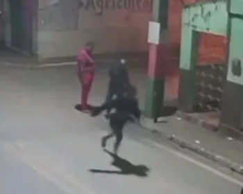 Vídeo mostra momento em que mulher trans é esfaqueada no centro de Jacuípe