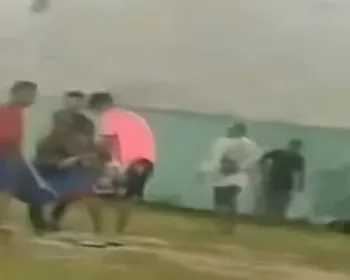 Vídeo mostra momentos de terror após chacina do CV em campo de futebol