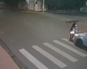 Vídeo: mulher morre após ser atropelada em faixa de pedestres