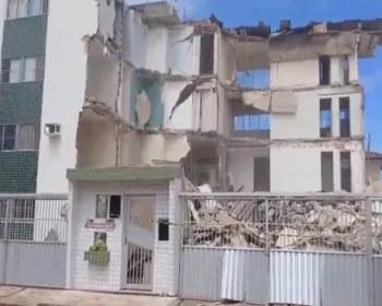 Vídeo: prédio em Pernambuco desaba dois dias após interdição