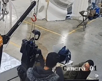 Vídeo: robô 'ataca' homens que o controlavam em fábrica