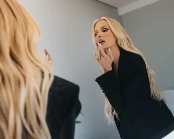Yasmin Brunet reflete sobre o amor e exposição de seus relacionamentos