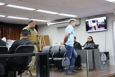 
			
				Acusado de matar farmacêutica a pedradas na frente do filho é condenado a 27 anos de reclusão
			
			