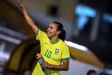 
			
				Alagoana Marta é eleita a melhor jogadora da história pela IFFHS
			
			