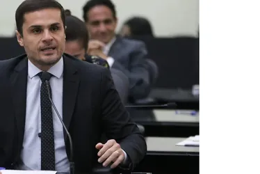 
			
				Alexandre Ayres defende SSP e critica politização do caso Ana Beatriz
			
			