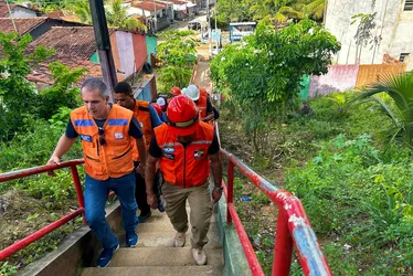 
			
				Após fortes chuvas, casas em situação de risco são vistoriadas em Coqueiro Seco
			
			