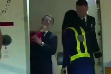 
			
				Após levar tapa da esposa, Macron recebe conselho conjugal de Trump
			
			