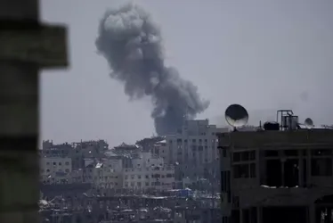 
			
				Ataques em Gaza deixam 64 mortos; nº de vítimas em 3 dias passa de 200
			
			